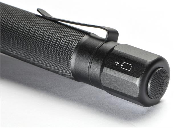 PELI 2380 LED-lykt 2AA m/zoom, 372 lumen